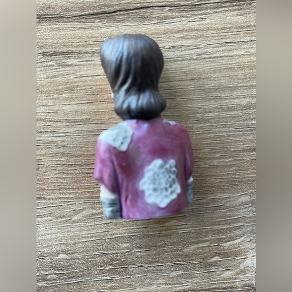 Vintage AVON American Fashion Silhouette Thimble Circa WWII 1984 BOX & BAG! - Picture 4 of 5